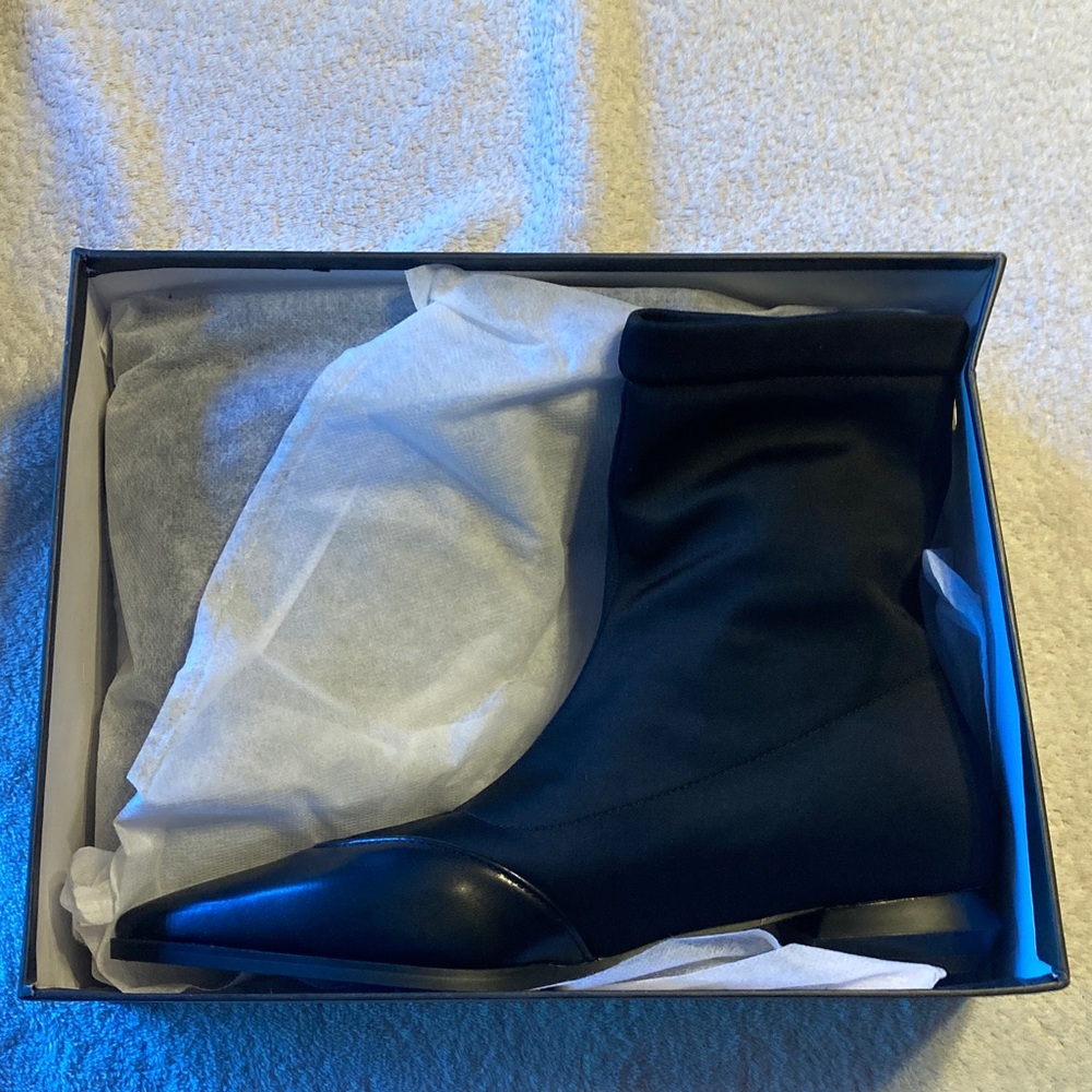 Source Unknown Black Ankle Boots